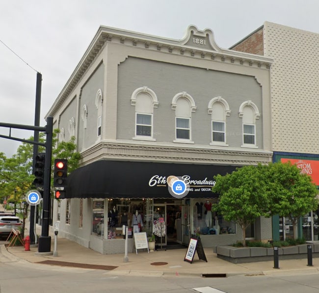 Building Photo - 528 Broadway St