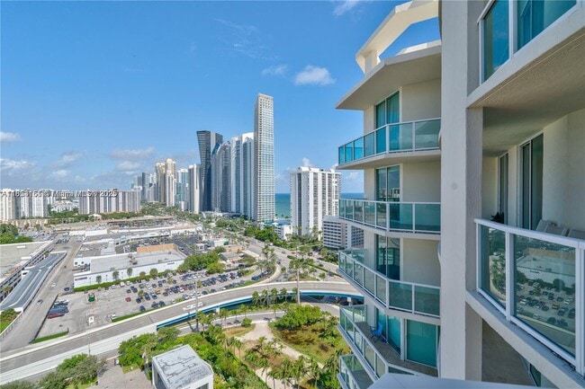 Foto del edificio - 150 Sunny Isles Blvd