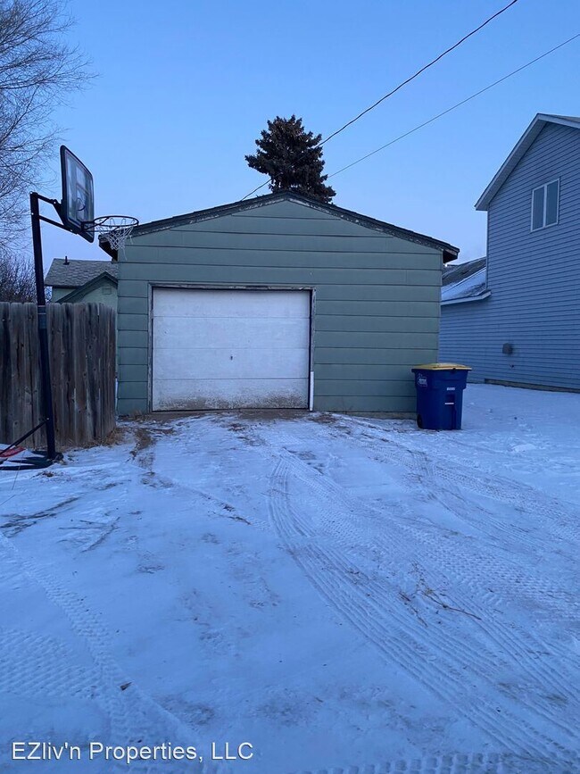 Foto del edificio - 3 br, 2 bath House - 318 5th Ave SE