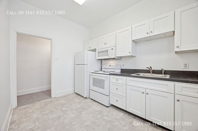 Building Photo - Newly Renovated 2 Bedroom 1 Bath Available...