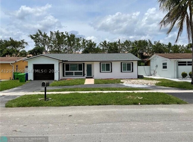 Building Photo - 11371 NW 32nd Pl