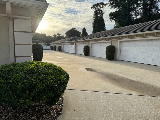 Building Photo - 300 Bermuda Bay Cir