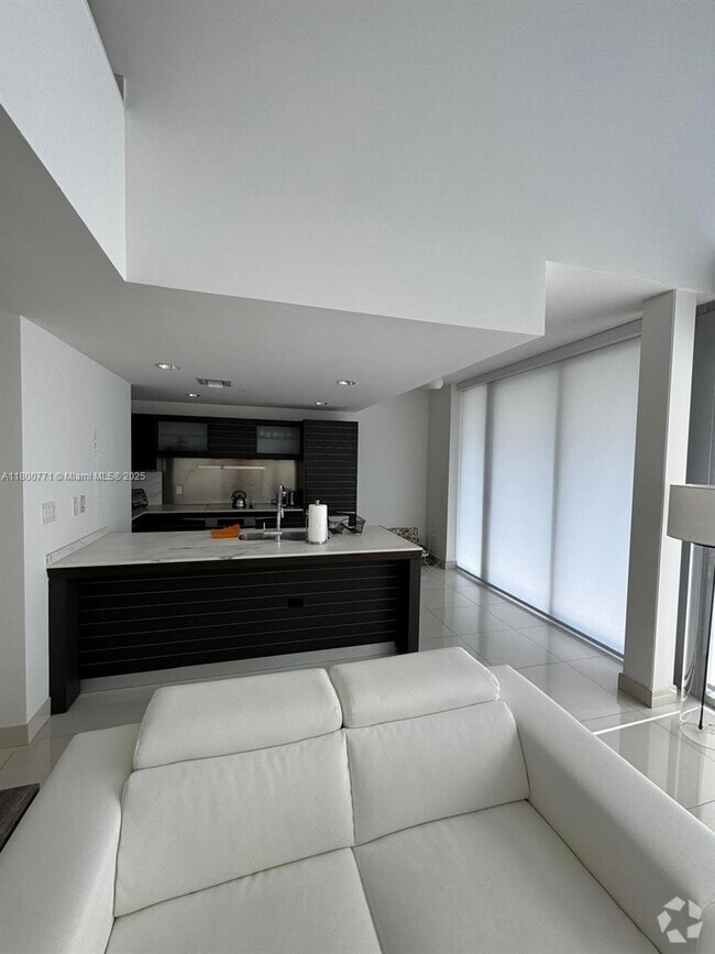 Building Photo - 200 Biscayne Blvd Way