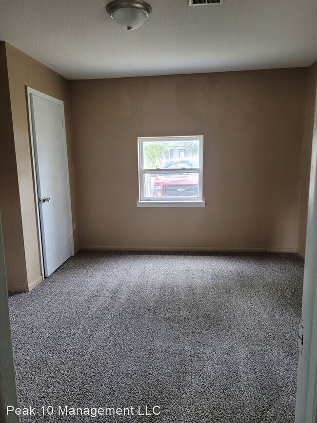 Building Photo - 4 br, 1 bath House - 2310 N. Green