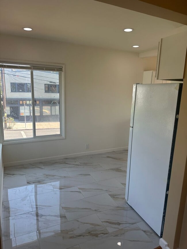 Foto del edificio - 2774 Madera Ave- 2407 LB/ 2029 L/ 2027 R