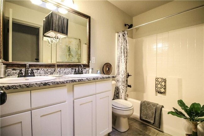 Building Photo - Desirable 4 bedroom, 2 bath home in East E...