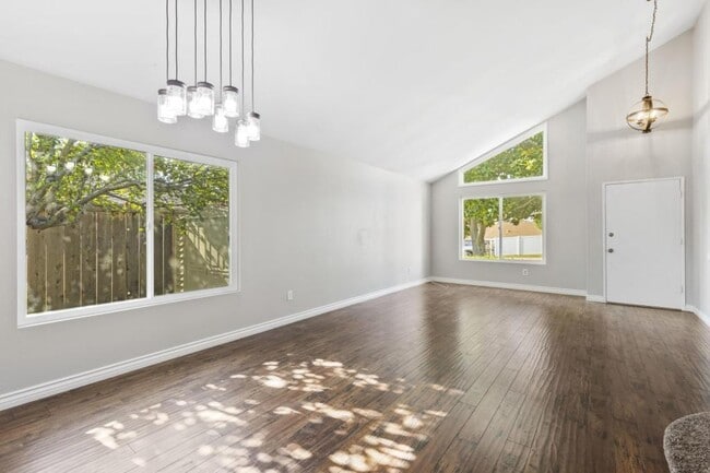 Building Photo - 218 Skyridge Ln
