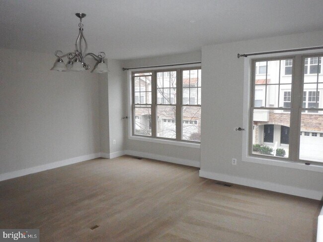 Building Photo - 13316 Sheffield Manor Dr