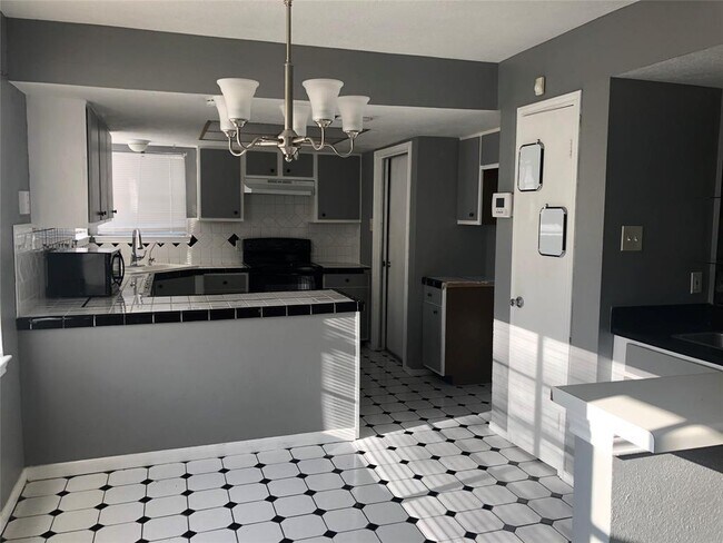 Building Photo - 15915 Cardono Ln