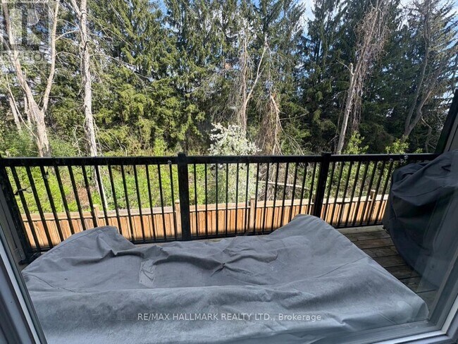 Photo du bâtiment - 540-540 Essa Rd