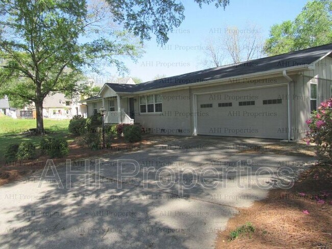 Building Photo - 3034 Green Valley Rd