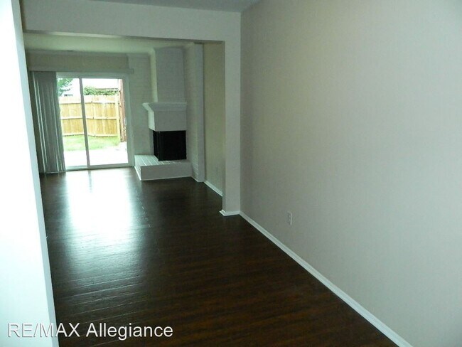 Building Photo - 2 br, 2.5 bath House - 5340 PALMYRA COURT