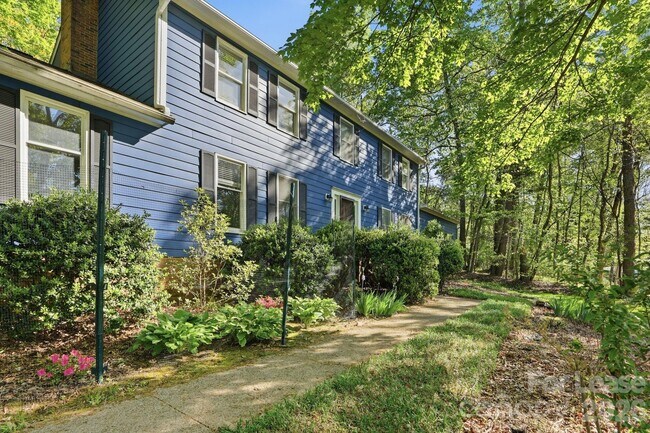 Foto del edificio - 301 Sardis Rd N