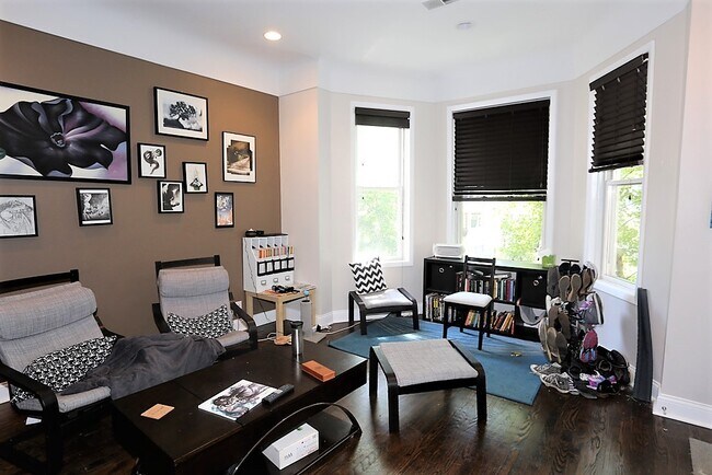 Foto del edificio - 4849 N Seeley Ave
