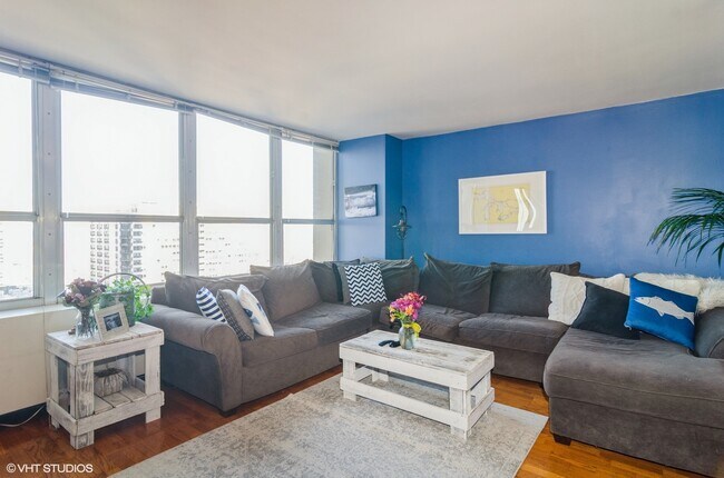 Foto del edificio - 655 W Irving Park Rd