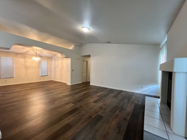 Foto del edificio - 92 Rosewood Cir