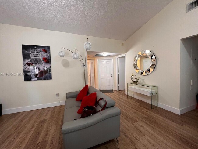 Foto del edificio - 1301 S Franklin Ave