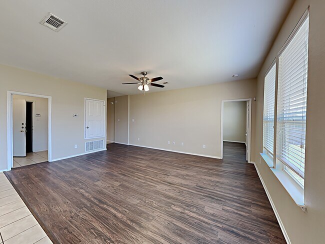 Building Photo - 106 Daisy Drive