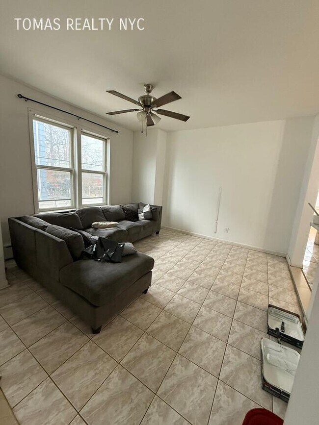 Foto del edificio - 83 Maple Pl