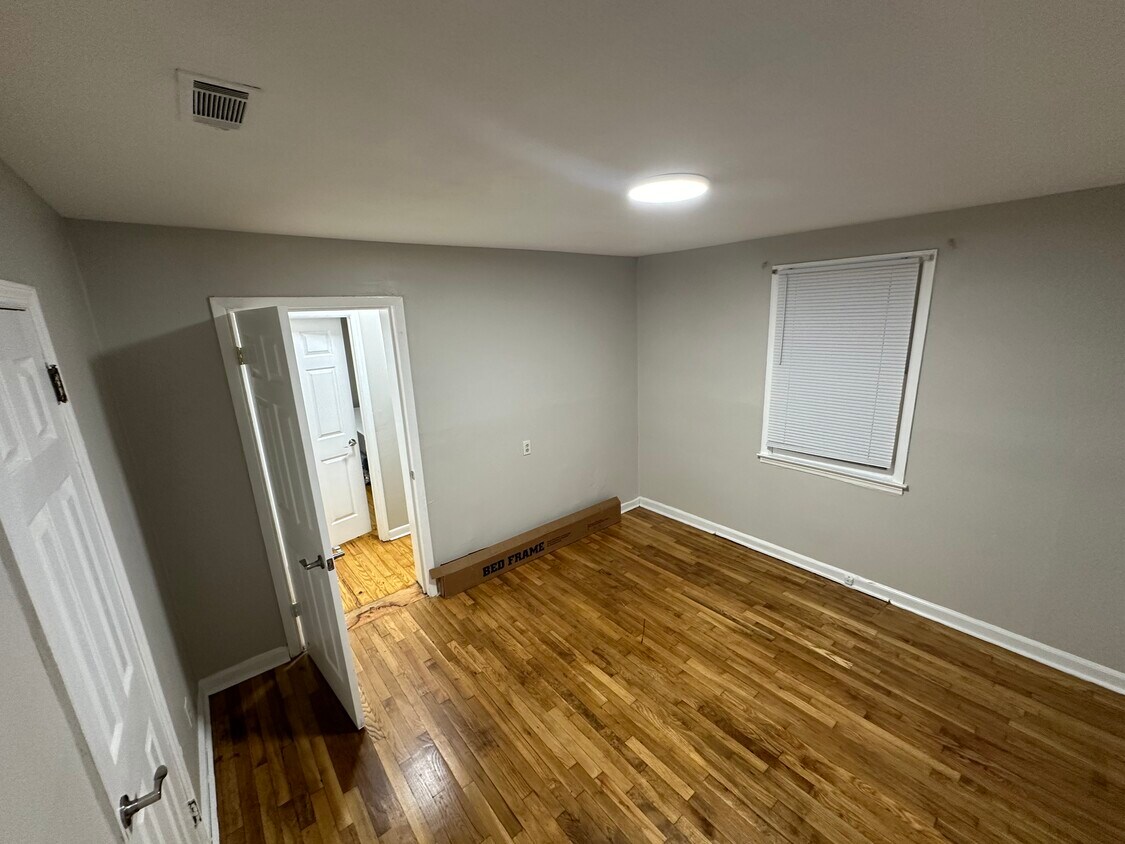 Primary Photo - 1303 Perry Ave