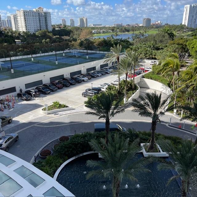 Foto del edificio - 20201 E Country Club Dr