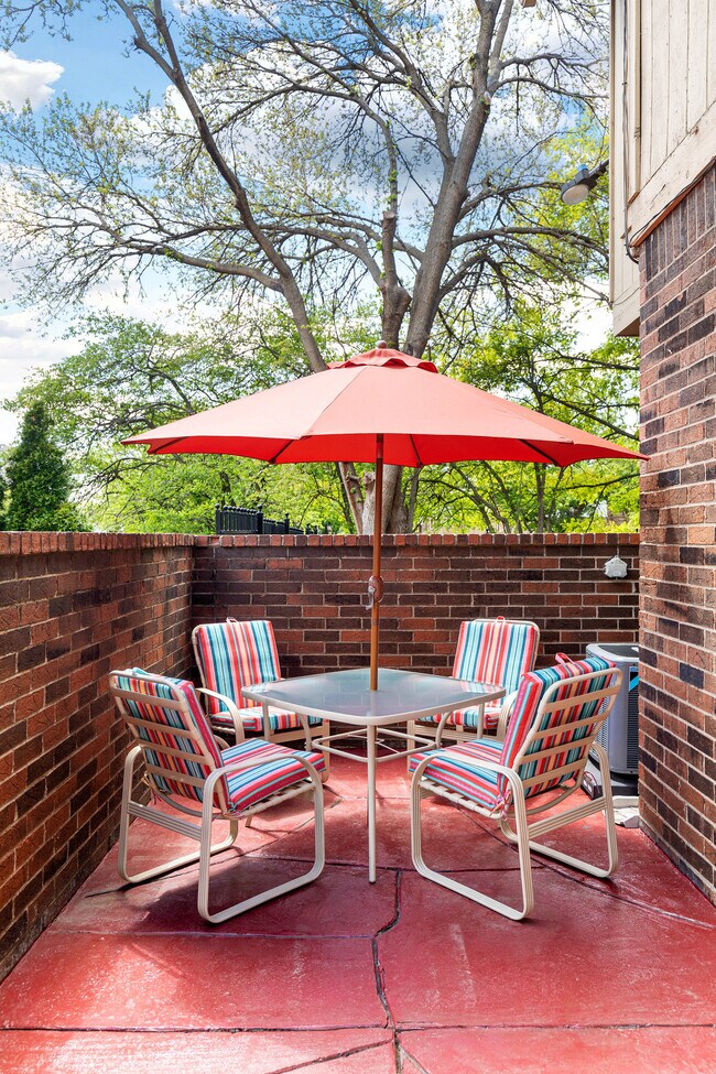 Enclosed Patio... - 3124 Woods Cir