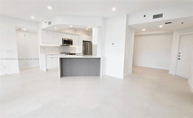 Foto del edificio - 3215 NE 184th St