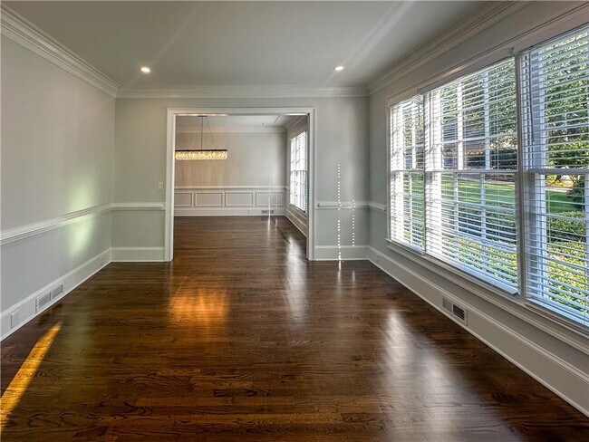 Building Photo - 2660 Coachmans Cir