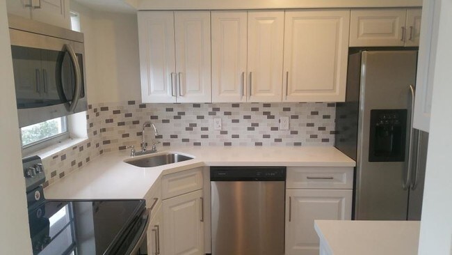 Building Photo - 18081 SE Country Club Drive  315