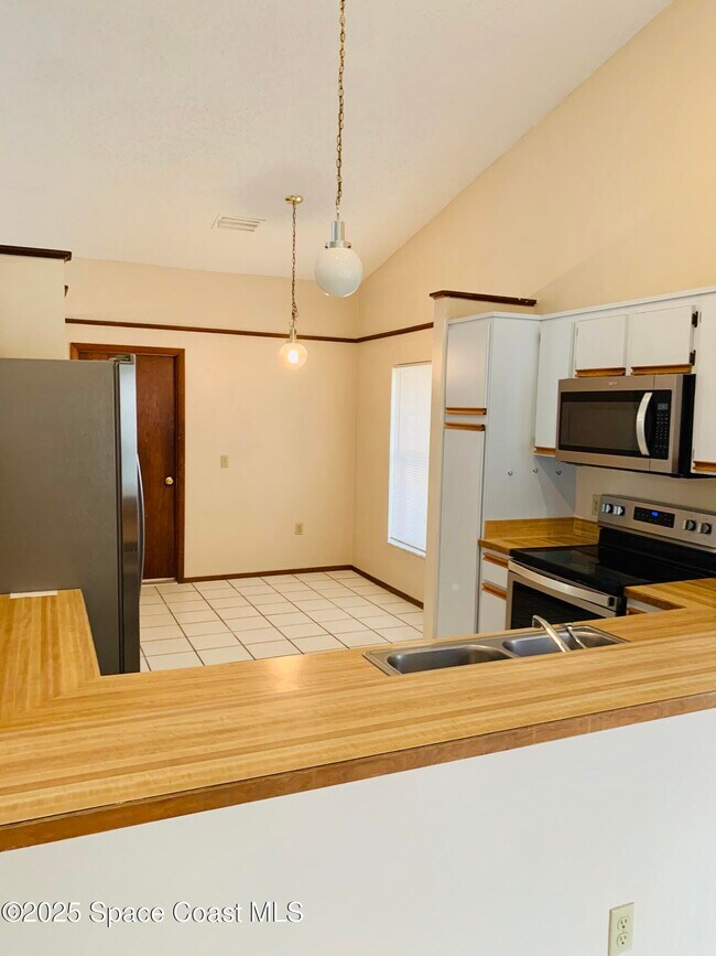 Foto del edificio - 1524 Clover Cir