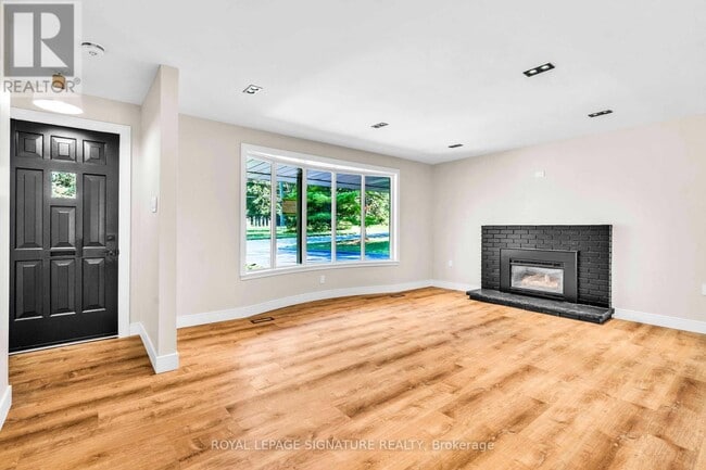 Building Photo - 986 Srigley St