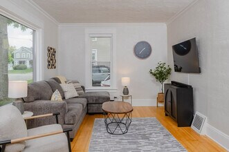 Building Photo - 710 E Franklin St