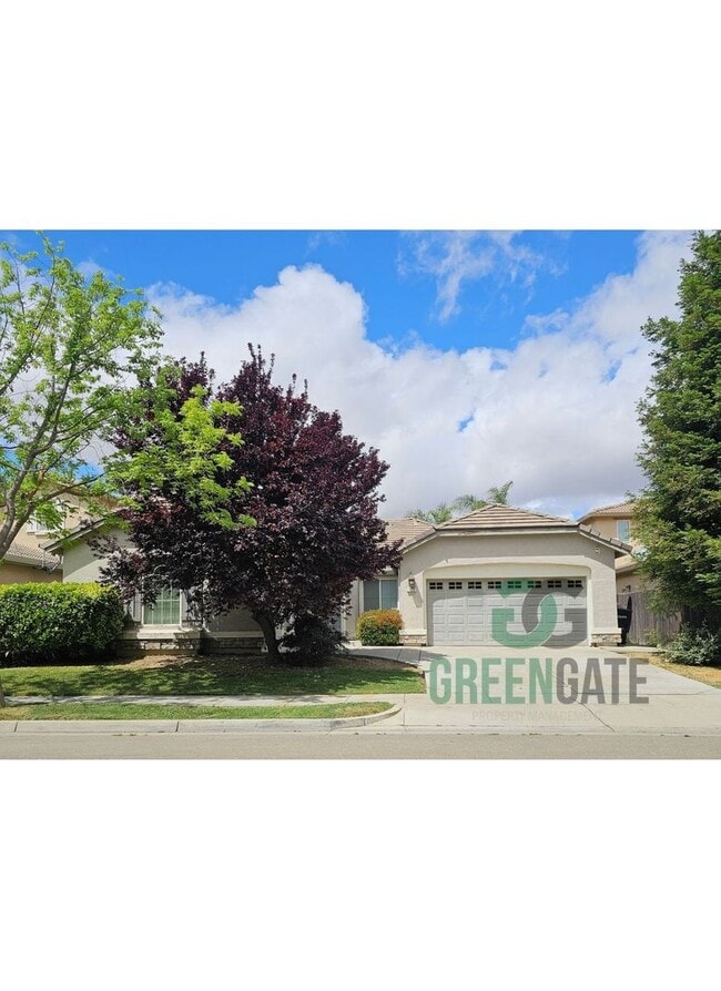 Building Photo - Spacious 4 Bedroom 3 Bath in Patterson! AV...