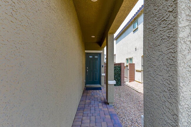 Foto del edificio - 4 Bed, 2.5 Bath Home In A Gated Community ...