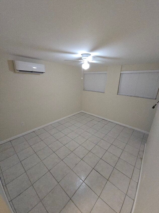 Building Photo - 3180 SW 6th St