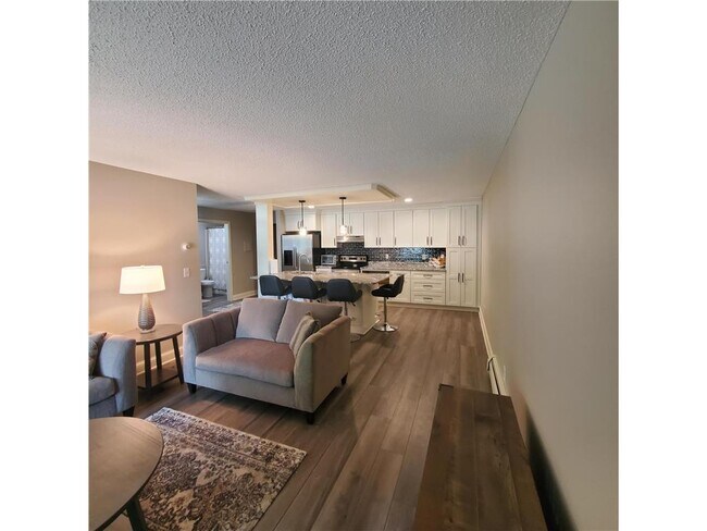 Foto del edificio - 3850 Plymouth Blvd