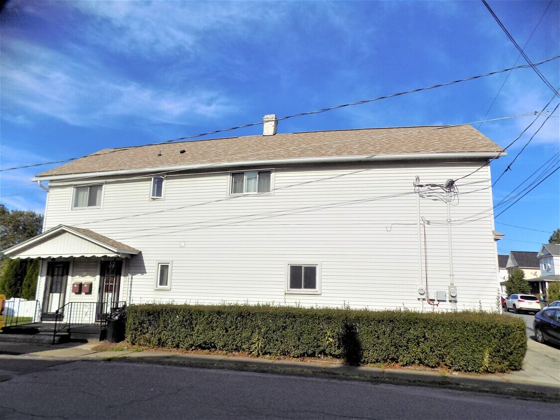 Primary Photo - 632 Sherwood Ave