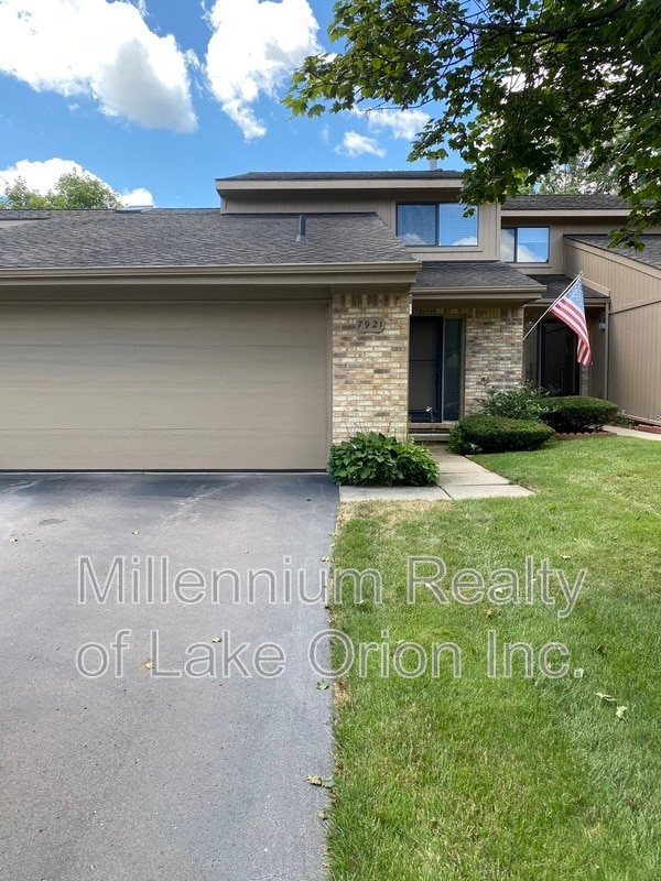 Foto principal - 7921 Victoria Ln
