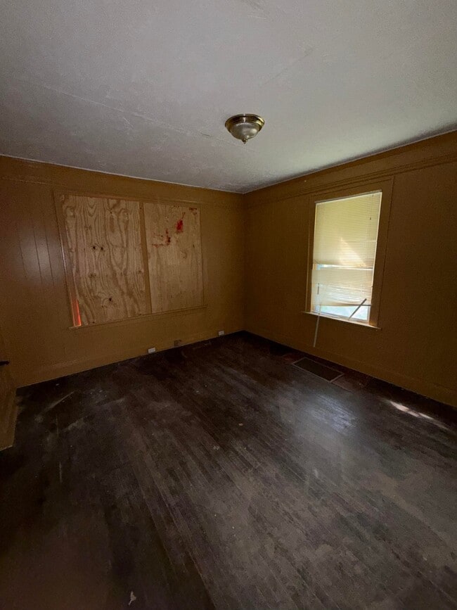 Building Photo - 8116 Pelham Ave