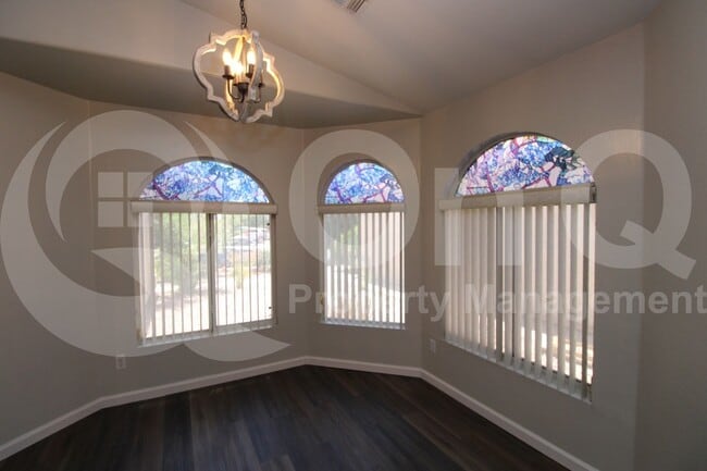 Foto del edificio - 4526 E Windsong Dr