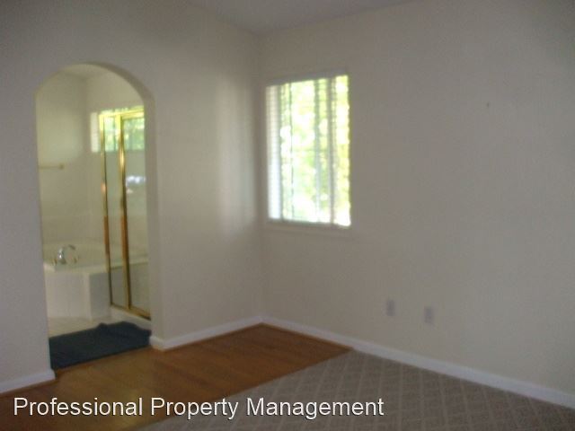 Building Photo - 3 br, 2.5 bath House - 158 Sutcliffe