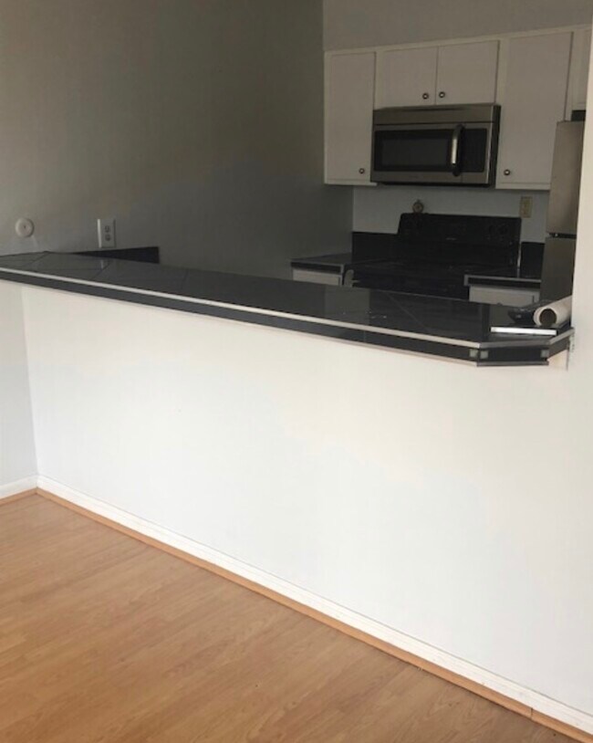 Foto del edificio - 4732 Belleview Ave