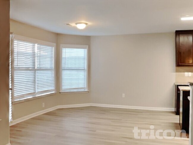 Foto del edificio - 45 Red Coat Dr