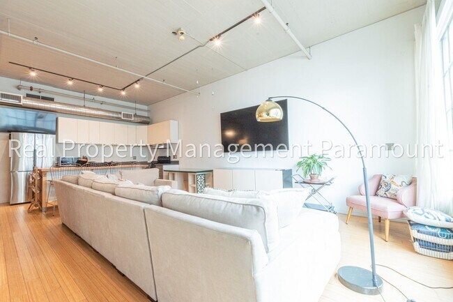 Foto del edificio - Downtown Art District Studio for Rent | High Ceilings, Hardwood, In-Unit Laundry