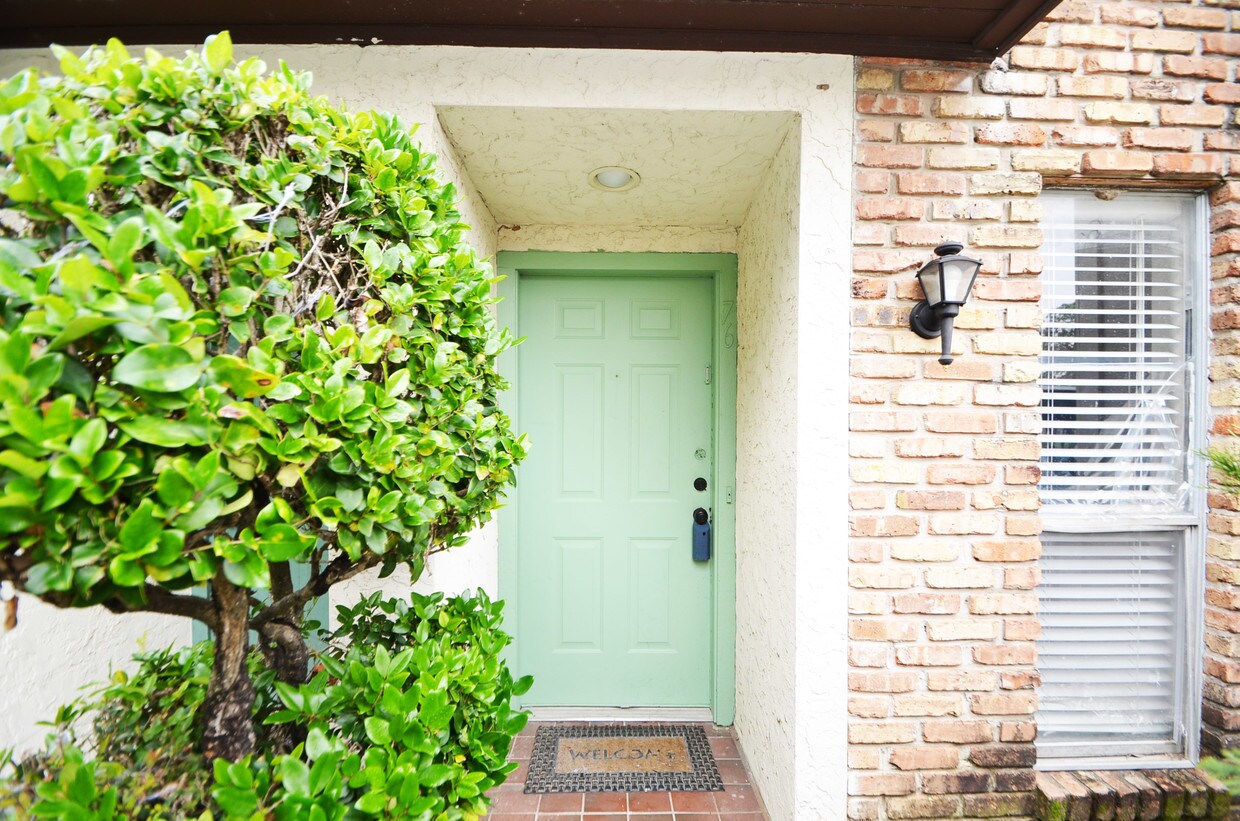 Foto principal - 17230 Imperial Valley Dr