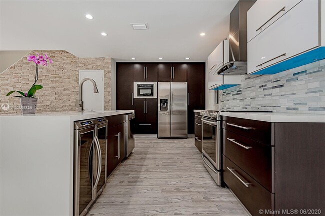 Building Photo - 648 Kensington Pl