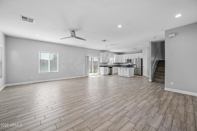 Building Photo - 1013 E Odeum Ln