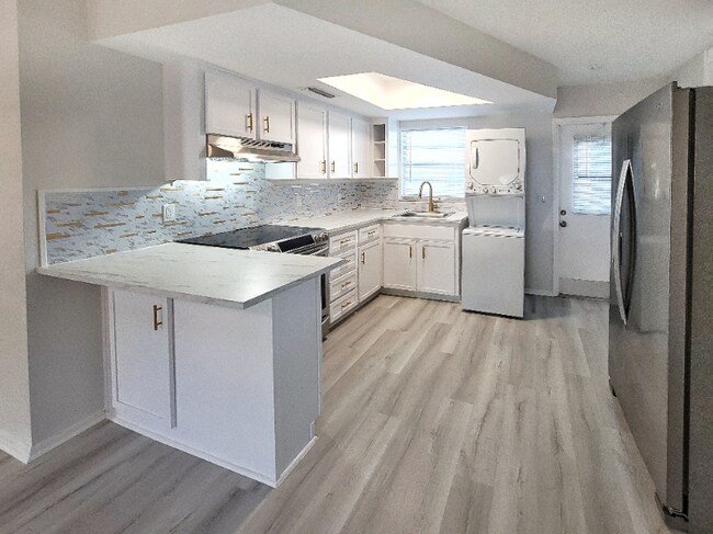 Foto del edificio - 446 77th Ave N