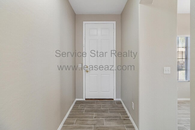 Building Photo - 2586 E Riviera Dr
