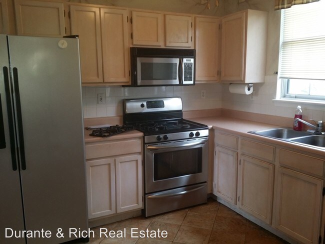 Building Photo - 439 Barnaby Dr